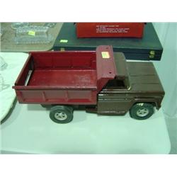 TOY DUMP TRUCK