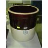 Image 1 : BROWN OVER WHITE 6 GALLON MCCOY CROCK