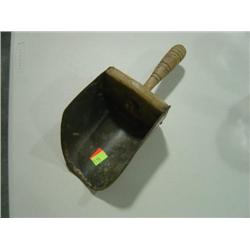 OLD FEED OR FLOUR SCOOP