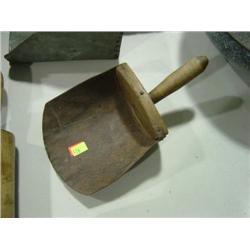 OLD FEED OR FLOUR SCOOP