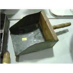 OLD FEED OR FLOUR SCOOP