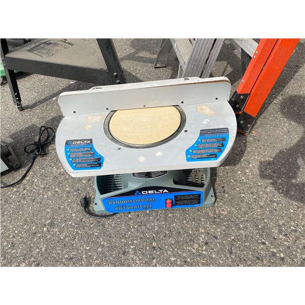 Delta bench random orbital sander