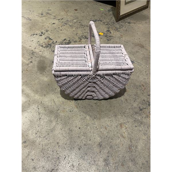 Wicker picnic basket