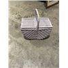 Image 1 : Wicker picnic basket