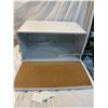 Image 2 : Bread box