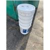 Image 1 : Pails with lids