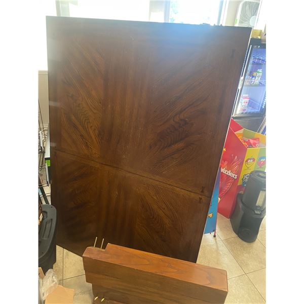 Table with jacknife leaf no bolts