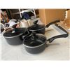 Image 2 : Pots and pans