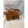 Image 1 : Charles & Keith
