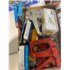 Image 1 : Staplers and staples