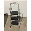 Image 1 : Rubbermaid step ladder