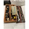 Image 2 : Assorted tools