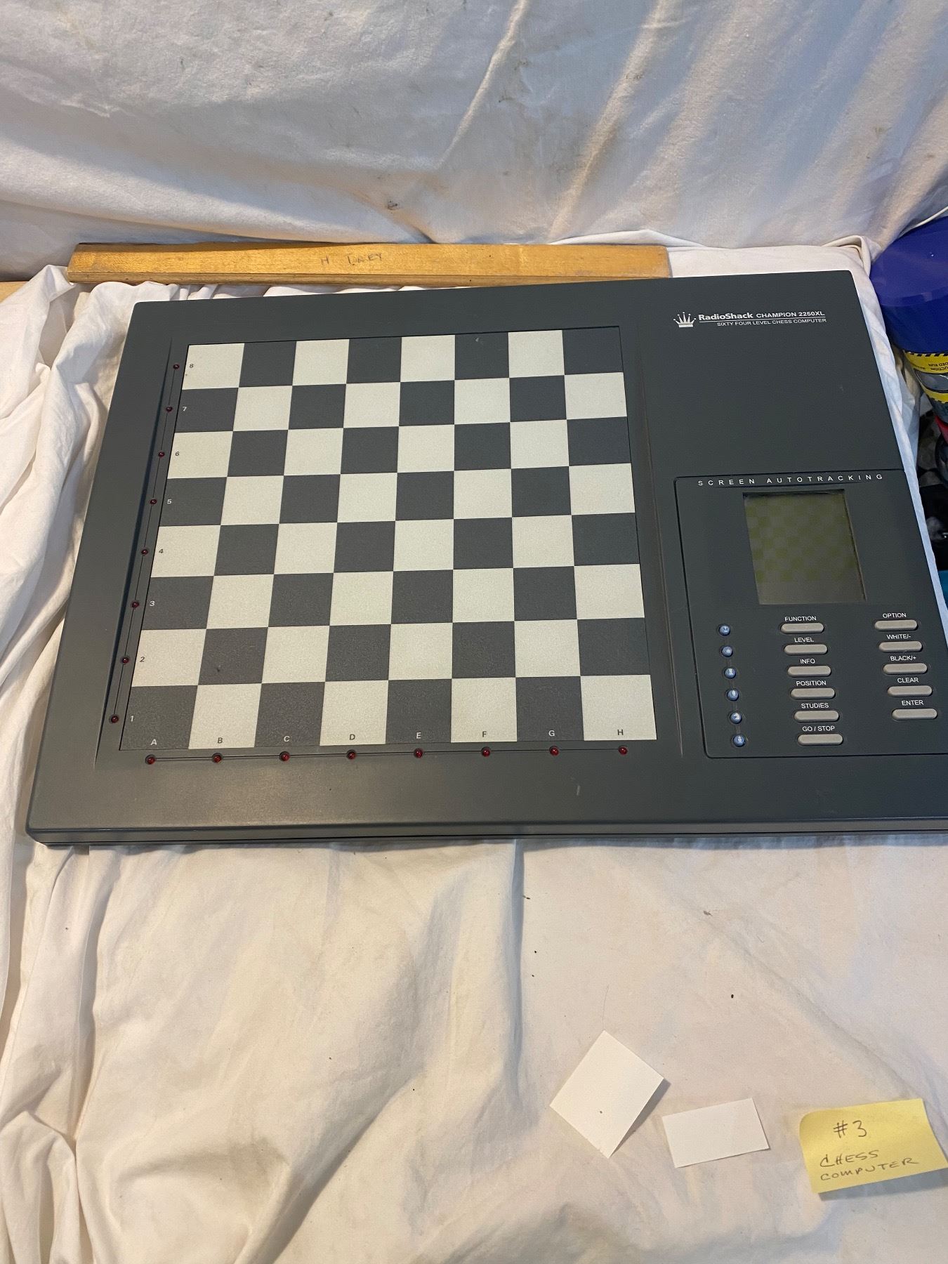 Vintage Chess computer c/w all pieces need batteries no power cord