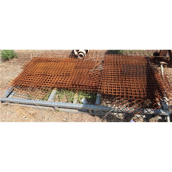 WIRE MESH, APPROX 20PC WITH RACK SITTING ON