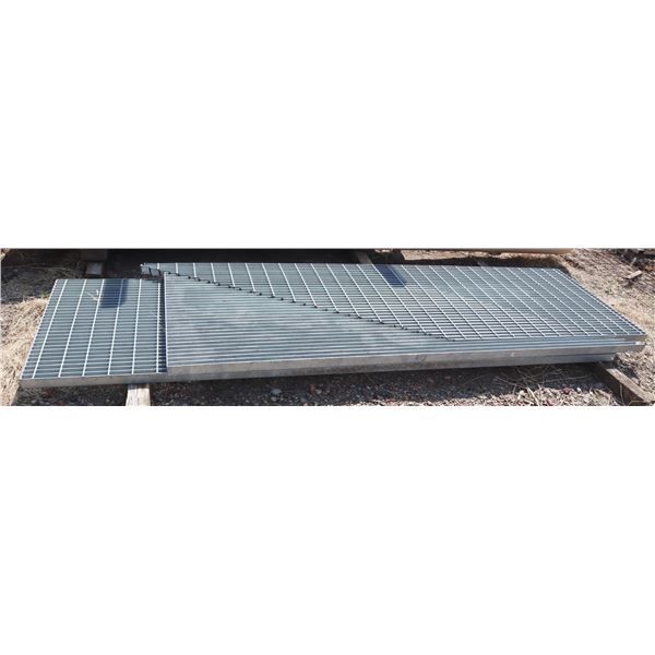PILE OF GALVANIZED BAR GRATING
