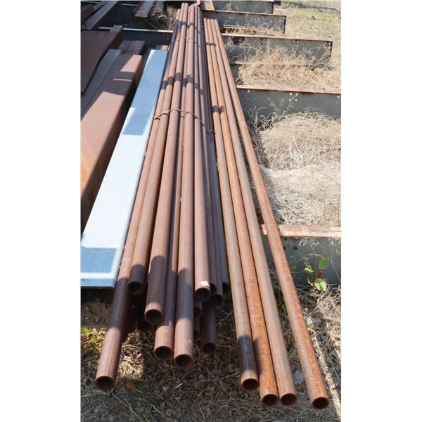 LARGE LOT OF STEEL PIPES (STAND NOT INCLUDED)