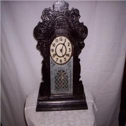Kitchen clock with key and pendelem "AS IS"
