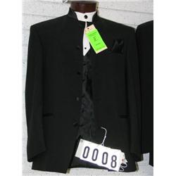 1/2 TORSO MANEQUIN W/TUXEDO SHIRT,VEST AND COAT