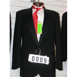 1/2 TORSO MANEQUIN W/TUXEDO SHIRT,VEST,COAT AND TIE