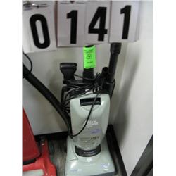 DIRT DEVIL FEATHERLITE VACUME CLEANER