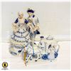 Image 1 : 2 BLUE & WHITE COLLECTABLES CERAMIC