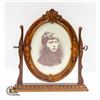 Image 1 : ANTIQUE PICTURE FRAME WITH ANTIQUE PHOTO