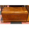 Image 1 : CEDAR CHEST 39" X 18" X 22" **BACK HINGES BROKEN**