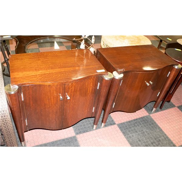 PAIR OF WOOD TONE END TABLES