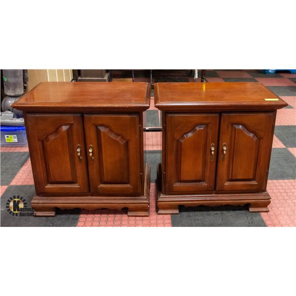 PAIR OF NIGHT STANDS/TABLES
