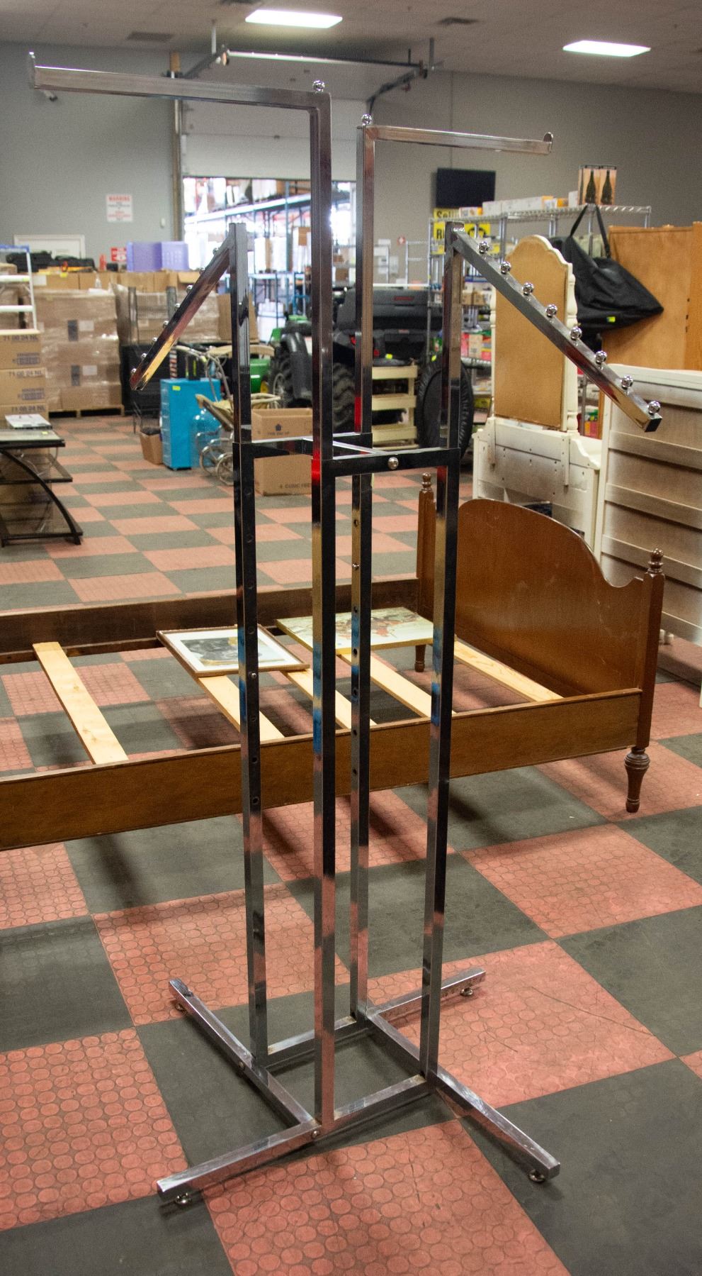 4 WAY SLANT ARM CLOTHING RACK H-66.75