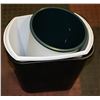 Image 1 : LOT OF 4 TRASH CANS