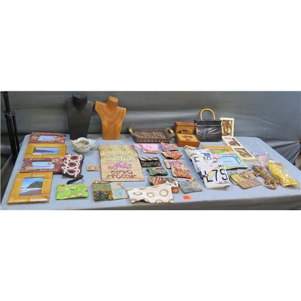 Multiple Frames, Necklace Displays, Gecko Crossing Signs, Boxes, Handbags  (unused)