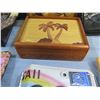 Image 9 : Multiple Frames, Necklace Displays, Gecko Crossing Signs, Boxes, Handbags  (unused)