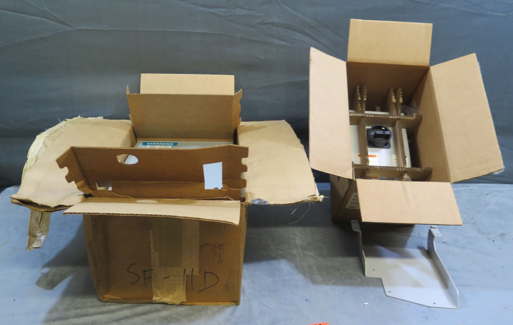 Qty 2 Boxes Siemens SF-11D & SunPower SPR-DC-DIS2TL-M-US Inverter