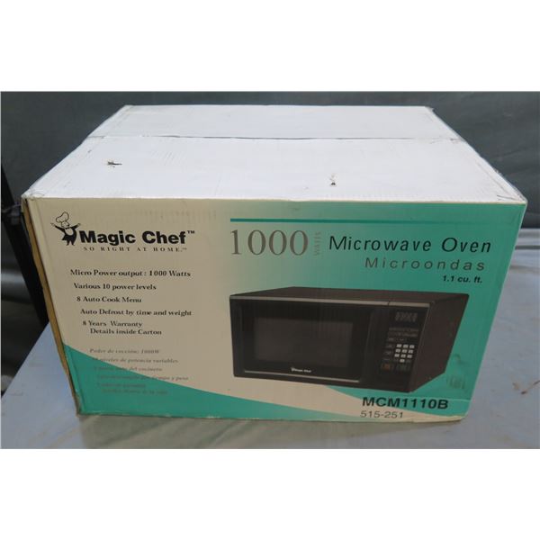 Magic Chef MCM1110B Microwave Oven New in Box