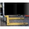 Image 1 : TUV Pallet Jack 2500 kg Capacity (needs repair - hydraulics do not lift)