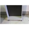 Image 3 : **Display on Casters - 67" x 22"