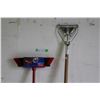 Image 2 : **Mop Handle, New Broom