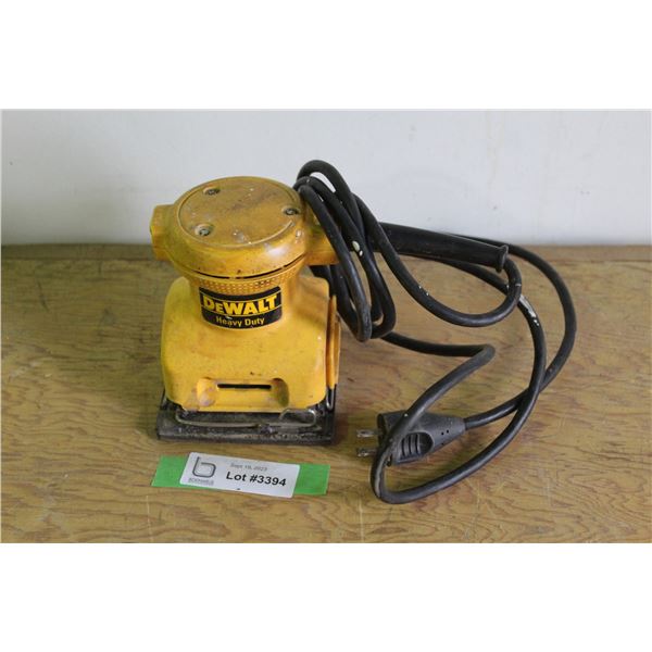 **DeWalt Palm Sander - Works