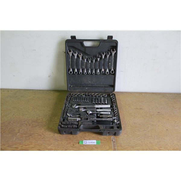 **1/4" and 3/8" Socket Wrench Set