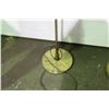 Image 4 : **(2) Vintage Floor Lamps - Untested
