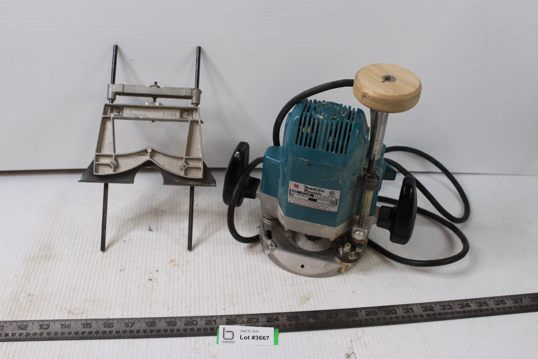 Makita Router and Guide
