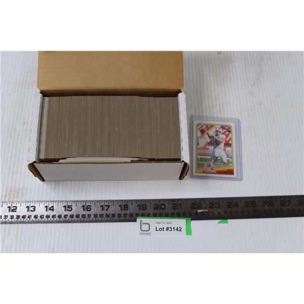 Box of 1988 Topps NFL Trading Cards- Vinny Testaverde Rookie