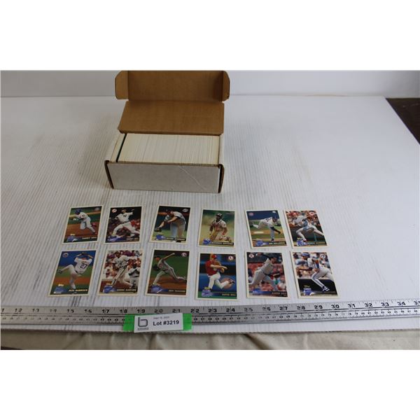 Box of 1986 Topps MLB Baseball Cards