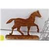 Image 3 : Hot Pads, Horse Decor, Metal Stand and Bottle