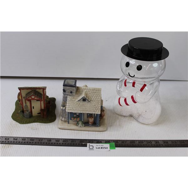 Fake Snow and 2 House Decor Pieces