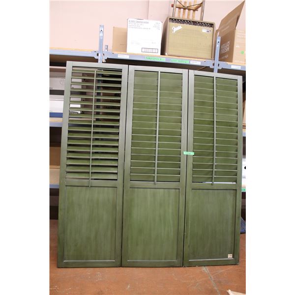 *Dark Green 3-Panel Room Divider - 66" x 72"