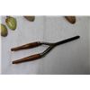 Image 2 : (7) Shoe Horn Lasts - Vintage Curling Iron