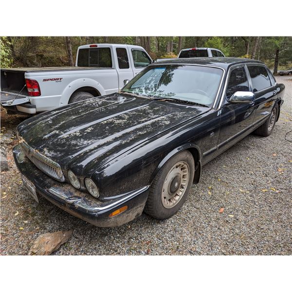 *OS* *TOW* 2000 JAGUAR XJ8, 4DR SEDAN, BLACK, VIN SAJFA24C8YLF02230,