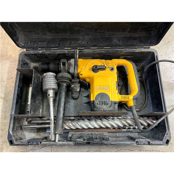 DEWALT MODEL D25500 HAMMER DRILL. IN CASE. 2 CHUCKS. ASST DRILL BITS INC 1/2,5/8,3/4,1,1.5,23/4"